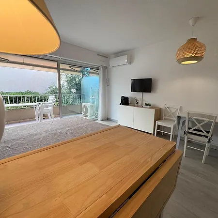 Climatise 2/3 Pers Proche Et Commerces, Balcon, Wi-fi, Parking Dispo - Fr-1-466a-7 * Saint-Raphaël