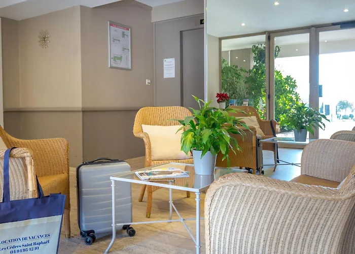 Climatise 2/3 Pers Proche Et Commerces, Balcon, Wi-fi, Parking Dispo - Fr-1-466a-7 * Saint-Raphaël
